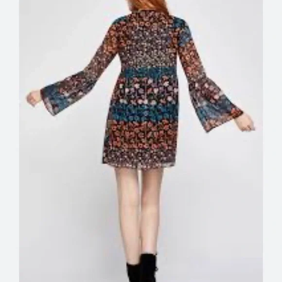 NWT BCBG Lace Up Front Floral with Metallic Threads Print Dress XS - Picture 2 of 12